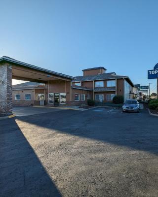 Toppenish Inn and Suites