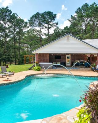 Broken Bow Vacation Rental with Pool and Hot Tub!