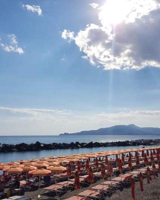 Elisas' home in Riviera comodo alle spiagge e stazione ferroviaria