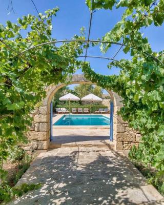 Casa Mezzodì' - Luxurious 18th C. Farmhouse with Gardens & Pool