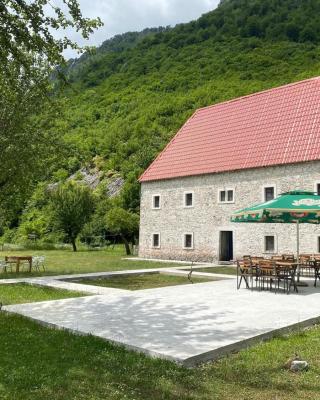 Bujtina Shpjia e Gjyshit