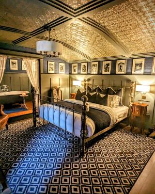 Sheddington Manor - 2 Bedroom Guest House & Cinema