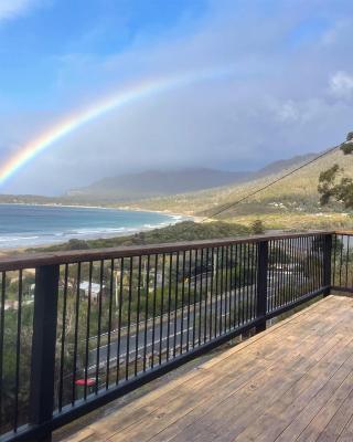 Elevated 3BR, ocean views, pool table, Pirates Bay