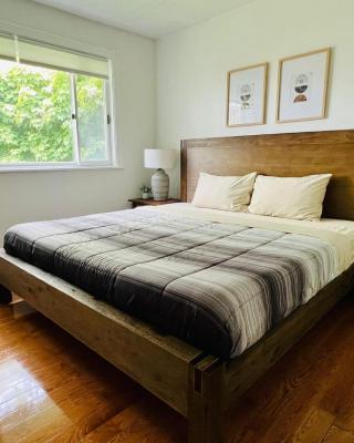 Letitia Heights !F Spacious and Stylish Private Bedroom with Shared Bathroom