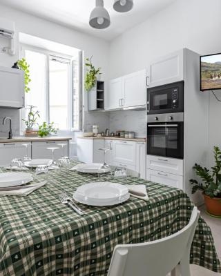 Cagliari Lovely Apartment near the Station!