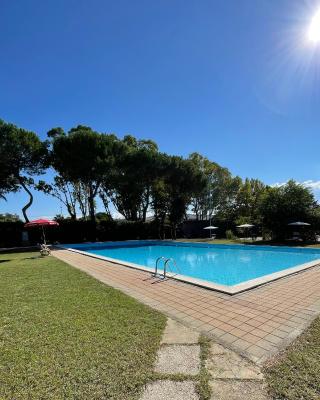 Villetta 8 - Piscina e campi da gioco - Narramondo Villas