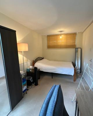 Private Room near Canary Wharf