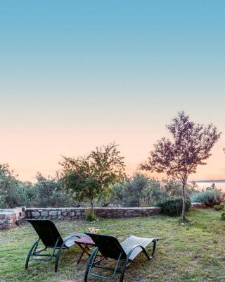 Lavender Garden Retreat - Secluded Seaside Getaway