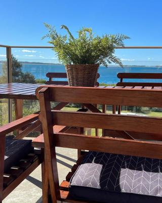 Promenade, 12 8 Intrepid Cl - fantastic waterfront unit with air con and WiFi