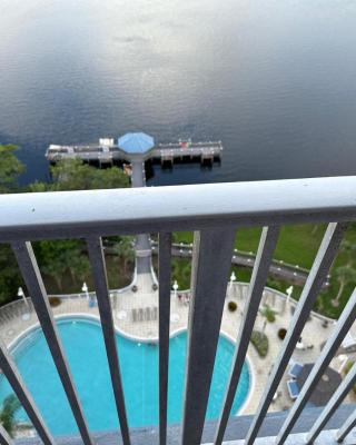 Penthouse Close to Disney area and Malls water view