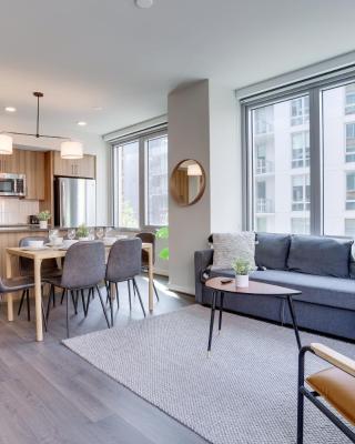 Stylish Condo at Clarendon with Rooftop Views