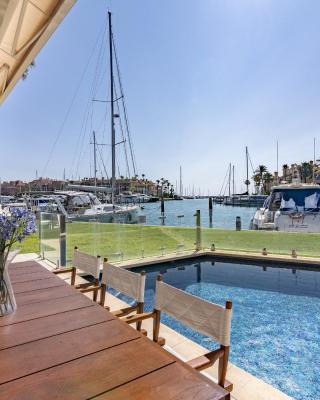 Waterside Apartment in Sotogrande Marina with Private Pool