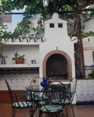 Casa Luciíta: Agradable con chimenea, patio y BBQ.