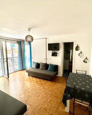 Renovated Charming Apt Ideal to visit Paris