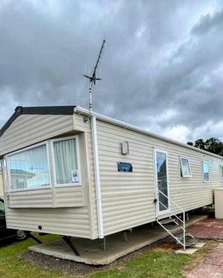 8 berth caravan,pet friendly.