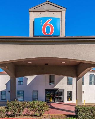 Motel 6-Ennis, TX