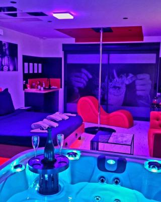 Loveroom Very Good Trip chambre avec jacuzzi privatif