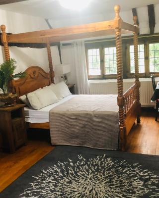 Tudor House - Double Room - En suite