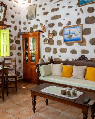Vintage White House Patmos