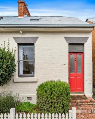 Adorable 1855 cottage - South Hobart Village