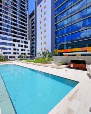 Bedroom & Private Bathroom in Modern Inner Brisbane Apartment