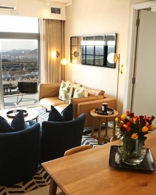 Menlyn Trilogy - 2 Bedroom & Great Views - No Loadshedding