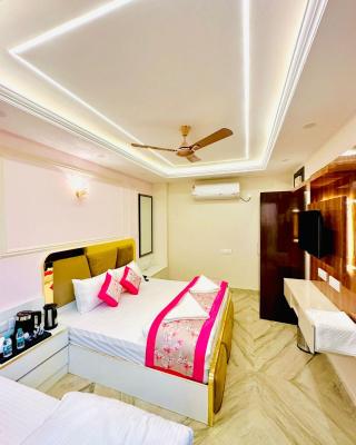 Frankstay By Hotel SAMRAT RESIDENCY 10 Mints Walking Distance Nizamuddin Railway Station