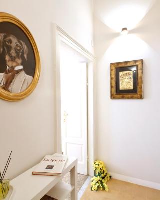 LUCY 1 bedroom and 1 apartment in a newly renovated nineteenth-century building in the historic center near the sea