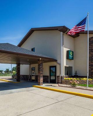 Quality Inn Galesburg near US Highway 34 and I-74