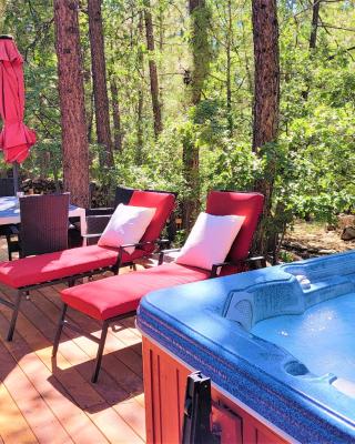 Four Seasons Getaway-Private Hot Spa with Pine Tree Views-Walk to Village and Pineknot Trailhead-Plus King Bed!