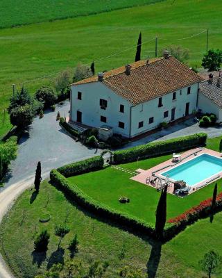 Modern Farmhouse in Pienza with Pool