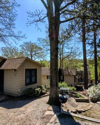 #08 - One Bedroom Lakeview Cottage-Pet Friendly