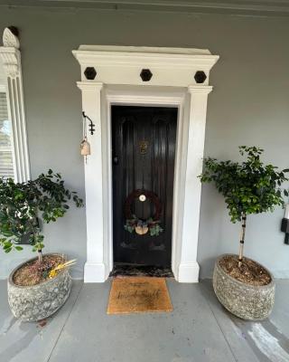 Macleay Cottage with plunge pool and local arts