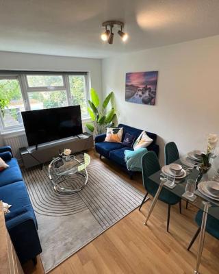 2 Bedroom Flat, Free Parking & Wi-Fi