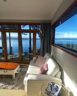 The Nest - Relax & Unwind with Breathtaking Views over Lake Taupo