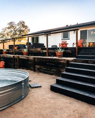 Limitless Joshua Tree : Modern Home w/ Cowboy Pool