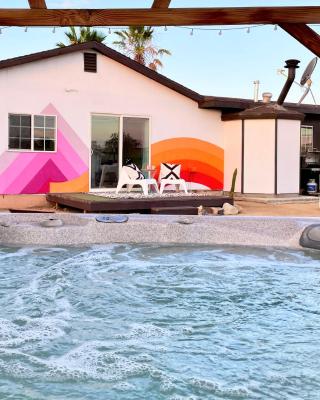 Twin Palms Desert Getaway - Jacuzzi, Fire pit, Meditation room & more