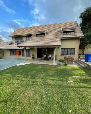 OAK HOUSE, Entire holiday home, Self catering, fully equipped, double storey, 3 bedroom, 2 bathroom, outside entertainment, Braai area, 300sqm home