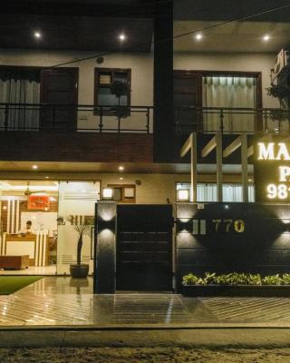 Hotel Maharaja Palace I Top Rated I Family , Group , B2B & Couple Friendly I Gurgaon