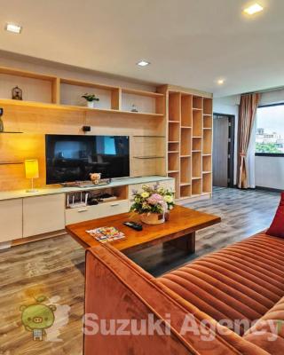 W8 Condo 2Bedroom Luxury Private floor Penthouse in Central BKK