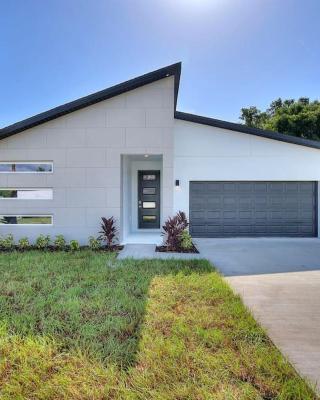 Spacious Modern 4bd 2ba Home! Close to LEGOLAND