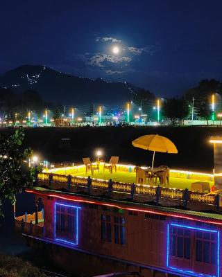 Houseboat Karima palace