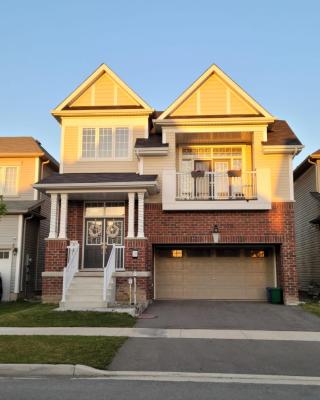 Niagara- Beautiful cozy Sunfilled big complete house minutes drive from Falls