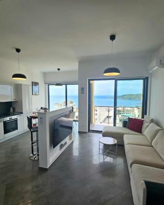 Modern Top Floor Sea View 3BR with Pools, Spa & Fitness