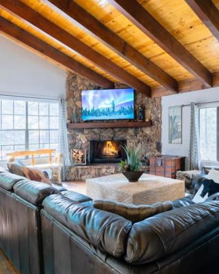 Winter Getaway Spa Fire-table Close to slopes