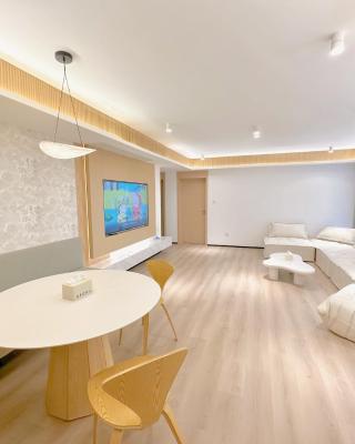 ZHome-Modern 3 bedrooms apartment - near NanJing Road