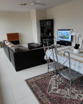 Tuggeranong Short Stay #11C - Sleeps 8