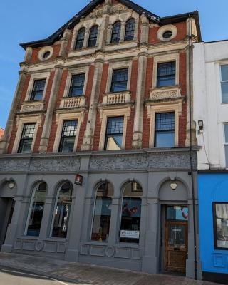 Gorgeous comfortable Apartment on the High Street