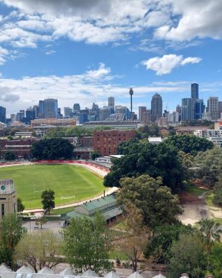 Sunny studio and the best view of the city, Glebe