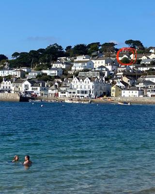 5 SEAVIEW private parking